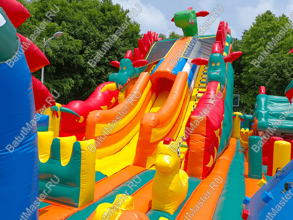 Коммерческий надувной батут "Змей Горыныч 3" 16*10*9 м