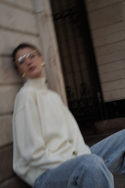 Свитер молочный