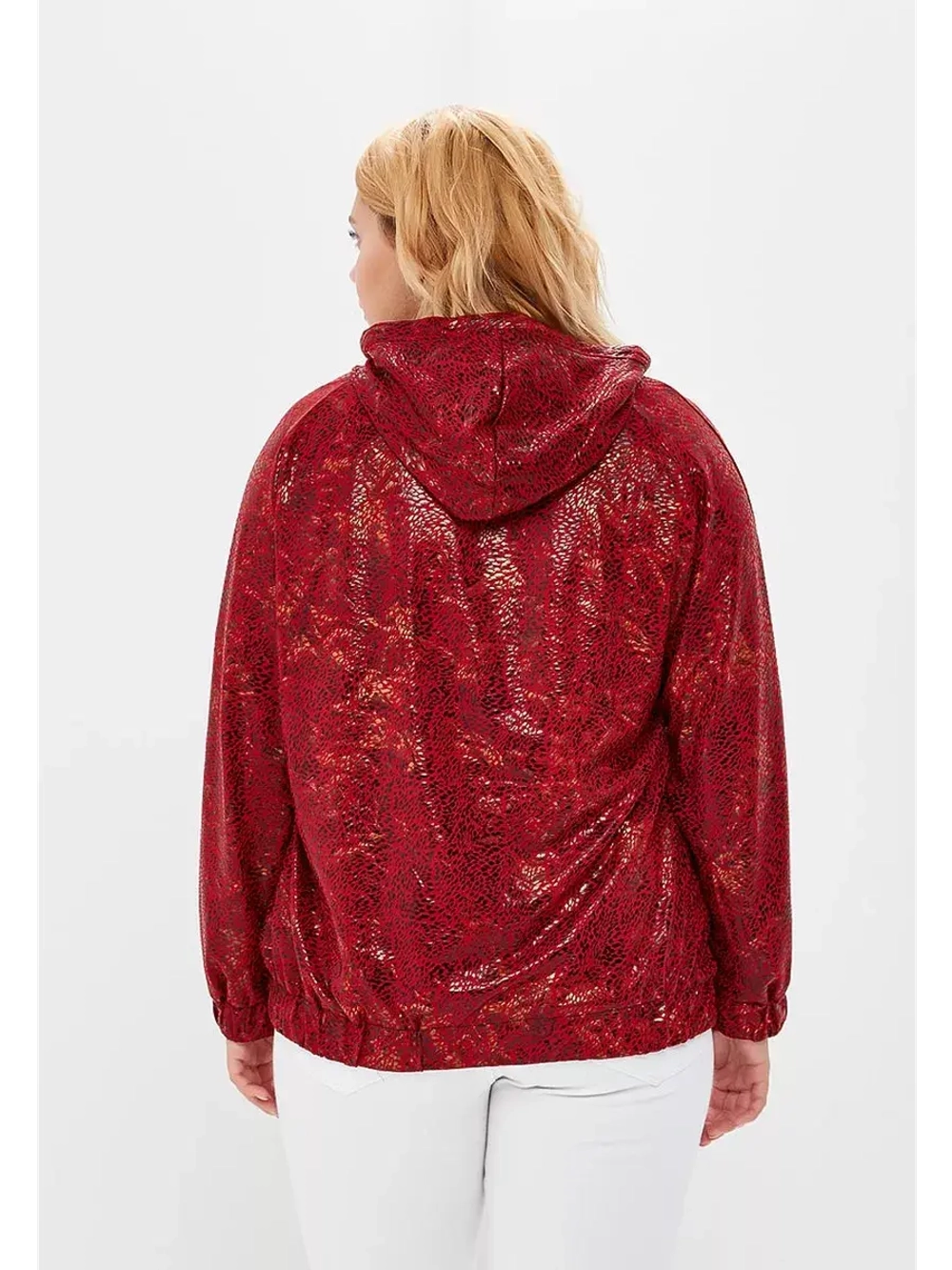 Ветровка с капюшоном