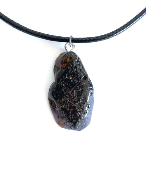 Кулон из янтаря натурального на кожаном шнурке (55 см), длина кулона 3 см