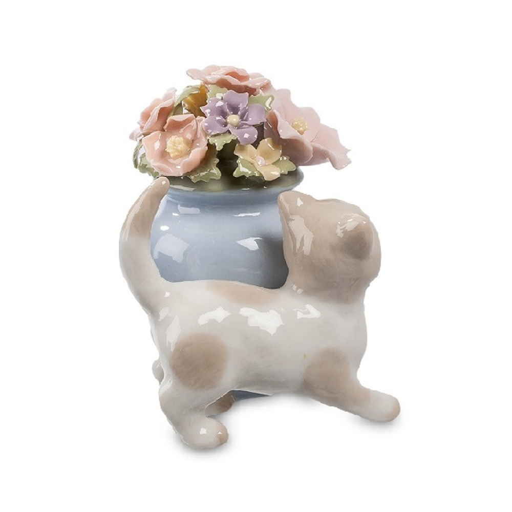 Котёнок с вазой