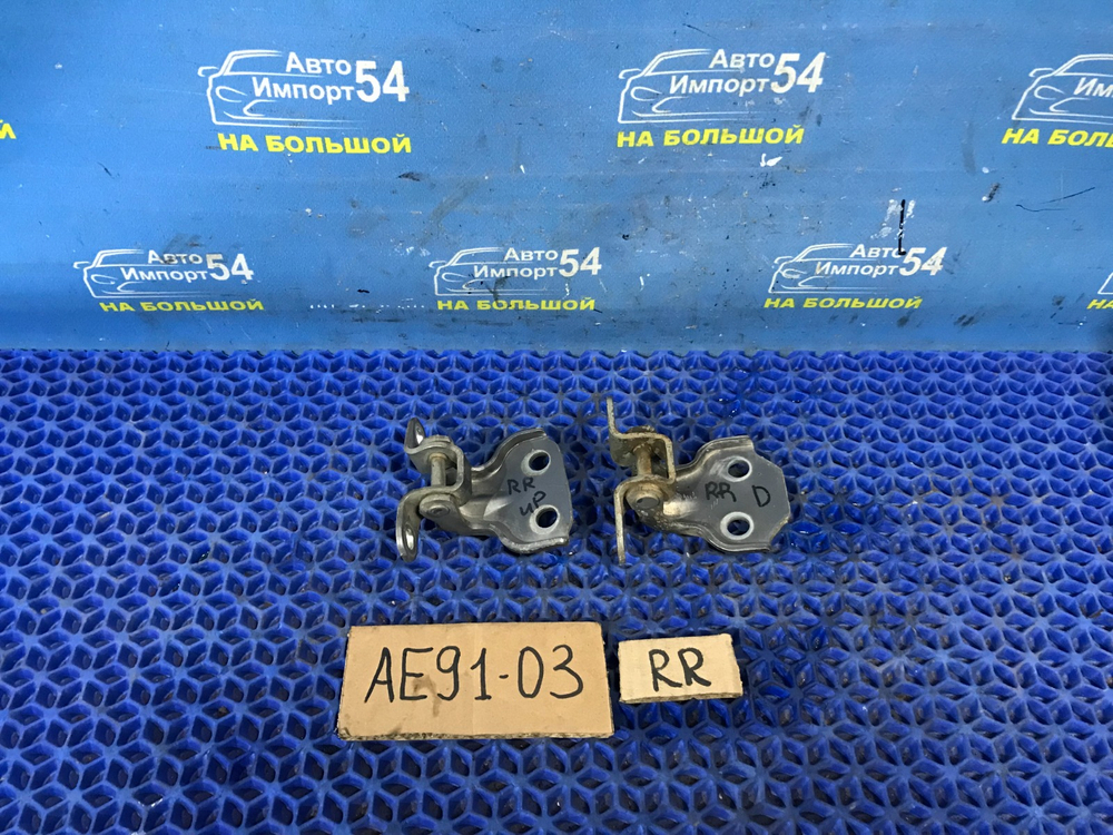 Петля двери задней правой TOYOTA SPRINTER 1990