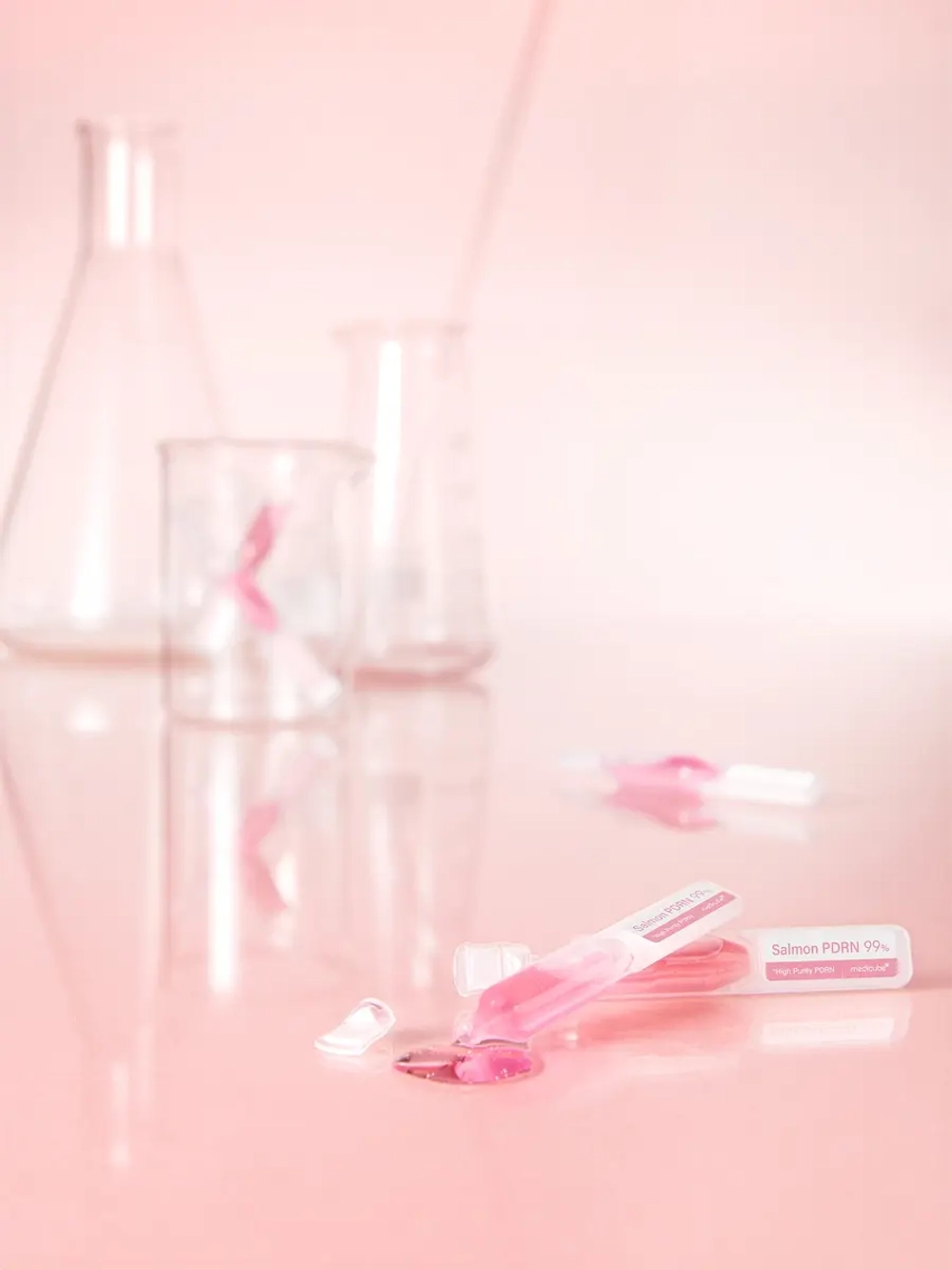 Medicube Осветляющая коллагеновая сыворотка с ПДРН для сияния кожи PDRN Pink One Day Serum 1.5 мл х 10 шт