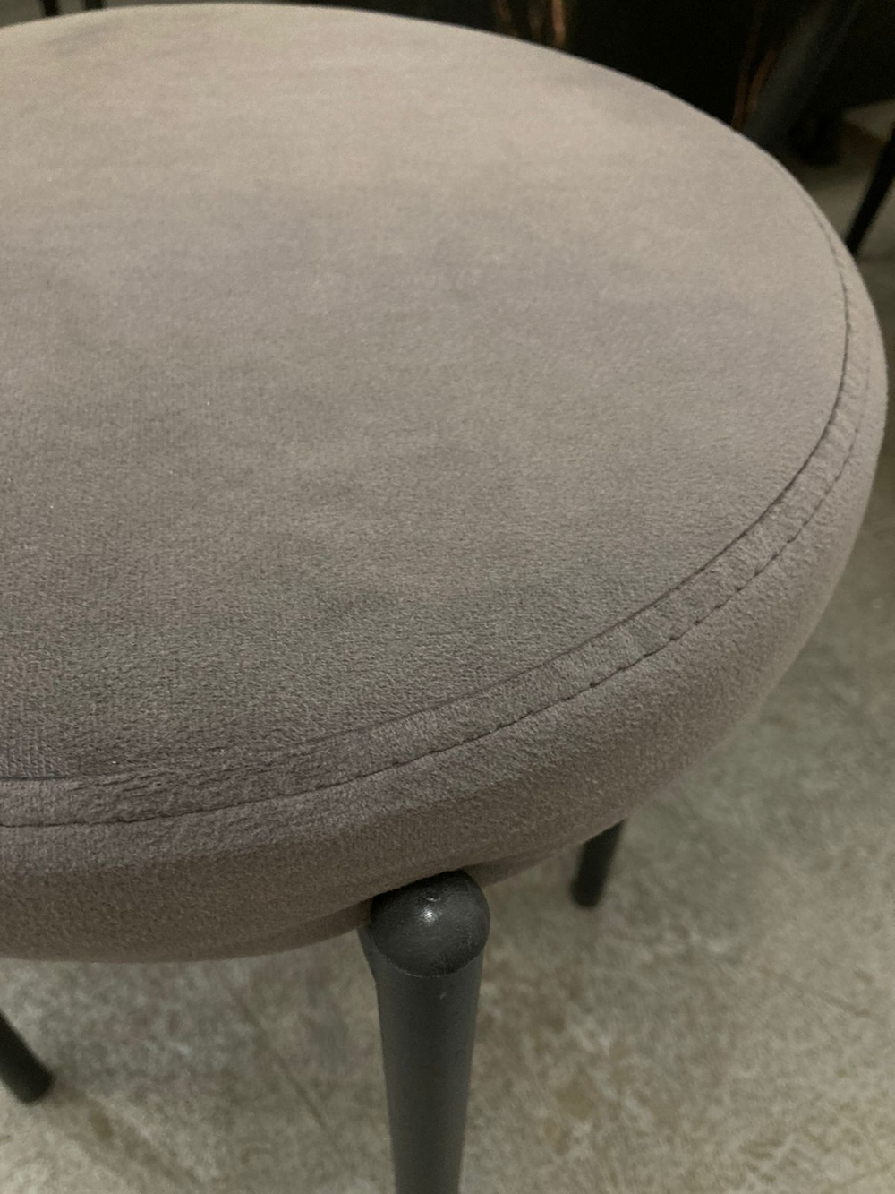 Табурет Лондон каркас черный основание велюр графит