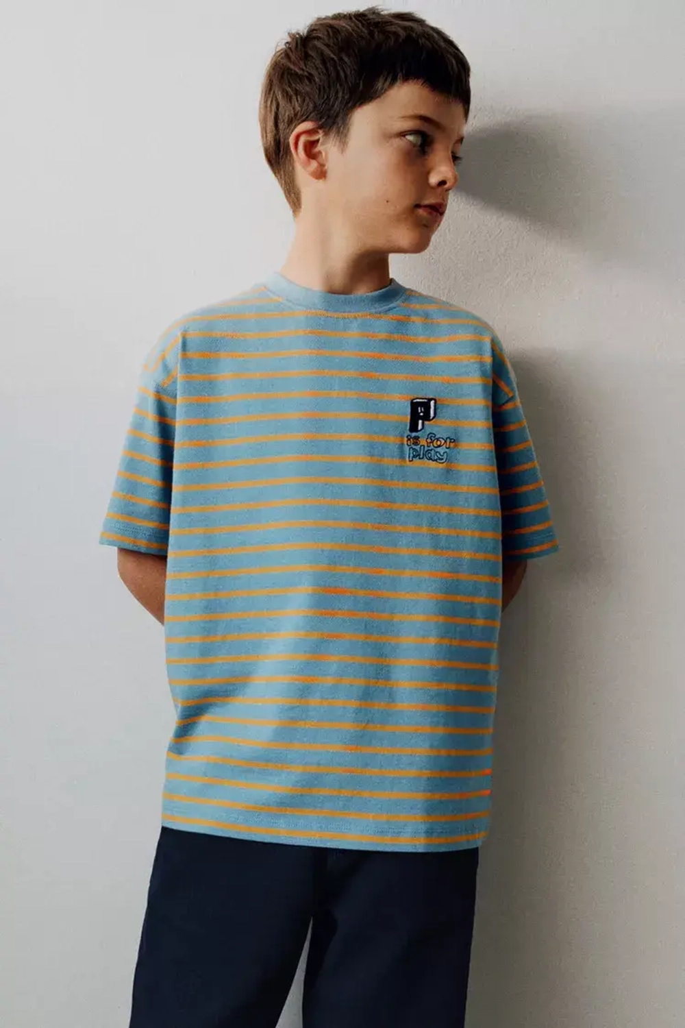 ZARA ФУТБОЛКА В ПОЛОСКУ С ВЫШИВКОЙ, СИНИЙ