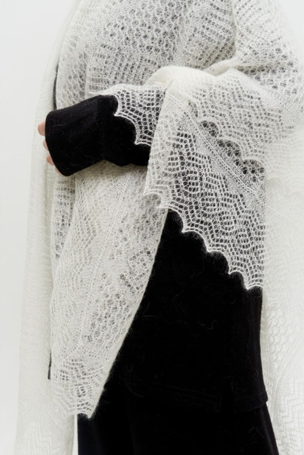 Оренбургский пуховый платок с шелком  АШ140-02 экрю