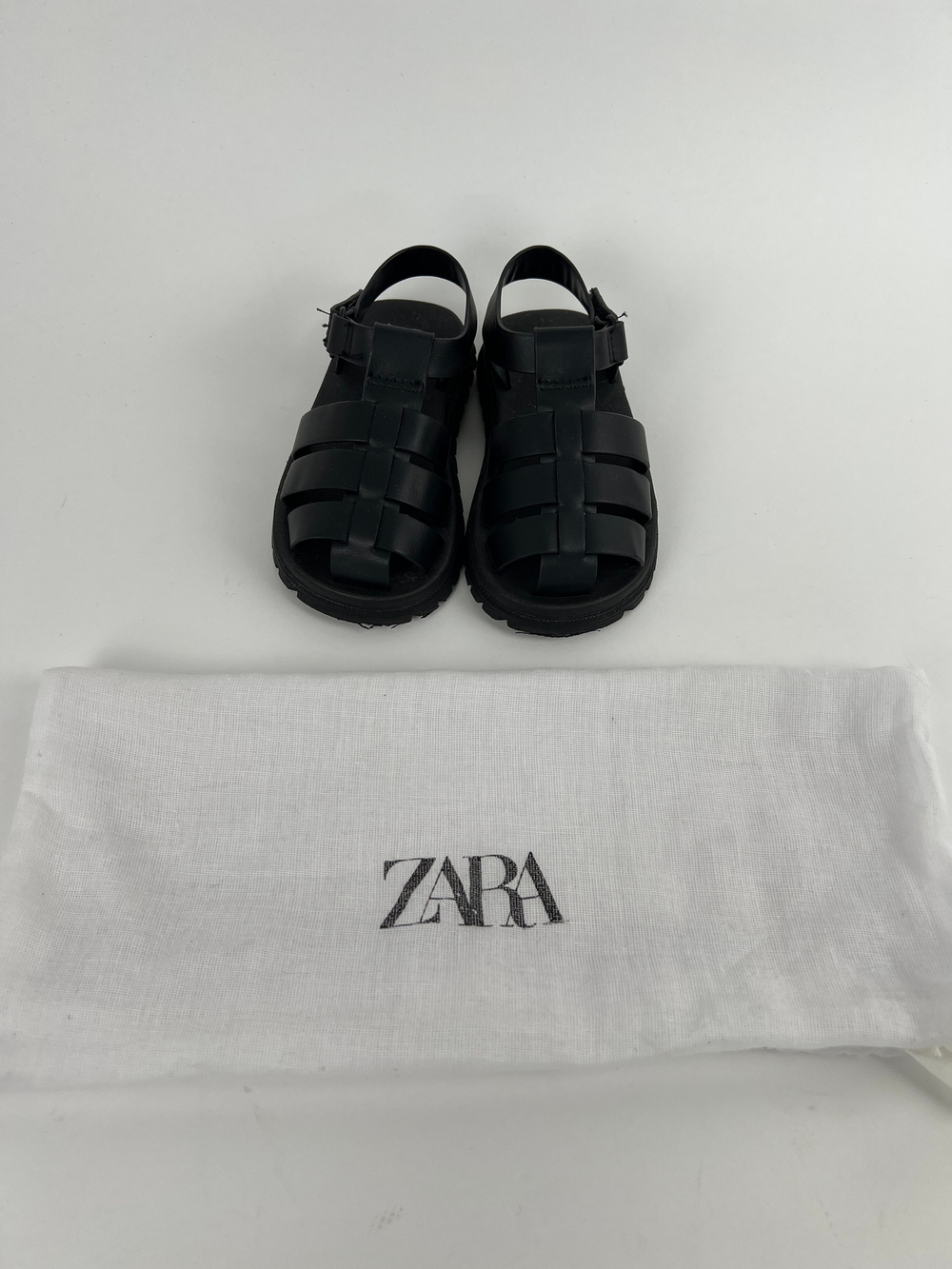 Сандалии Zara