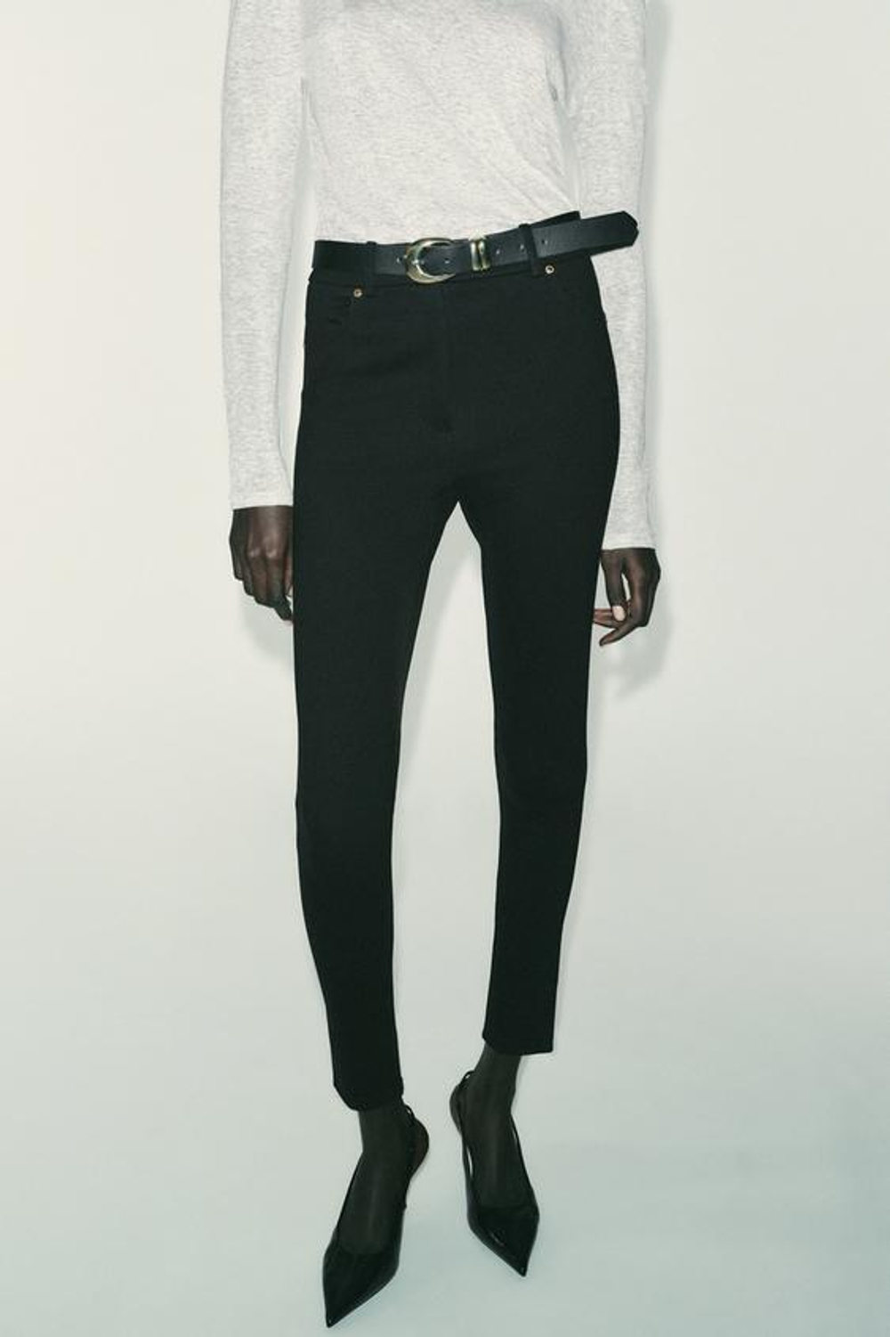 ZARA ДЖЕГГИНСЫ СО СРЕДНЕЙ ПОСАДКОЙ И РЕМНЕМ, ЧЕРНЫЙ