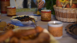 Кружка малая фарфоровая без ручки c берестой и с цитатами Достоевского. Dostoevsky forever.