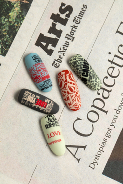 надписи на ногтях