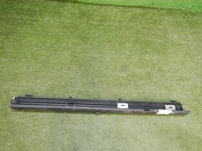 Шторка двери задняя правая Lexus LX 3 (2015-2023)