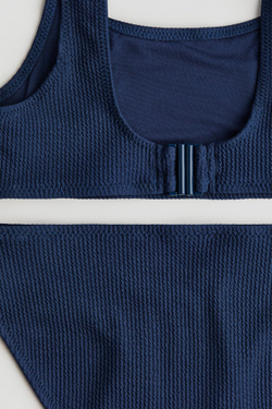 H&M КУПАЛЬНИК ИЗ РЕЛЬЕФНОЙ ТКАНИ, ТЕМНО-СИНИЙ