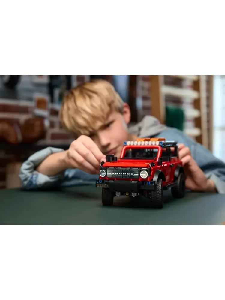 Конструктор Technic 42213 Внедорожник Ford Bronco