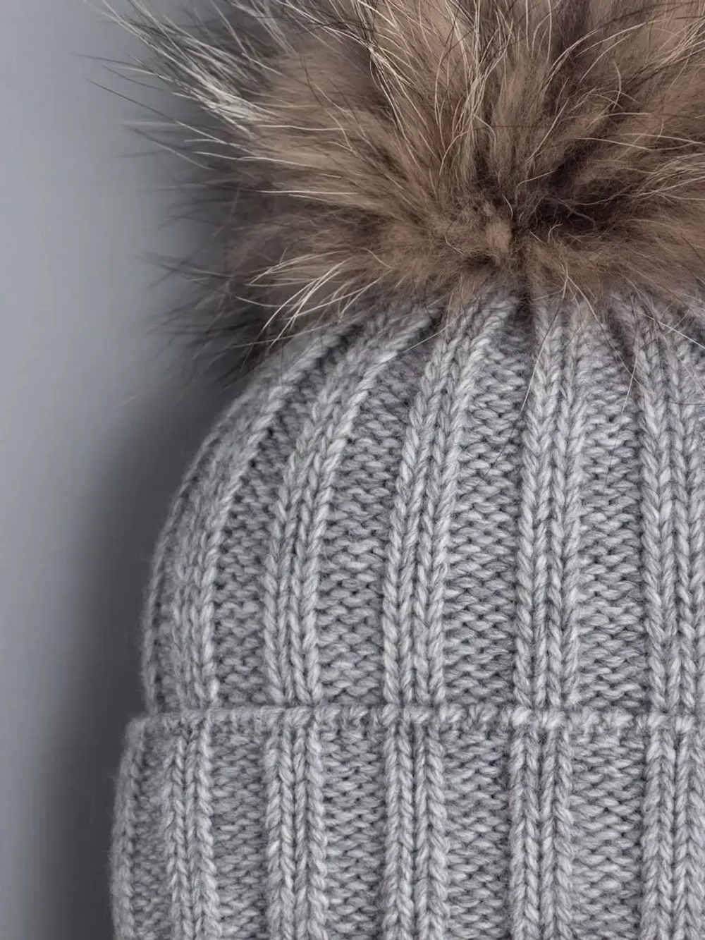 Шапка детская зимняя на завязках с помпоном