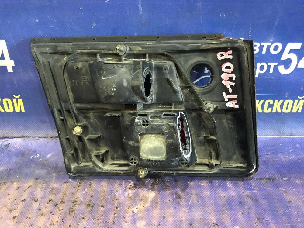 Вставка багажника правая TOYOTA CARINA E 1997