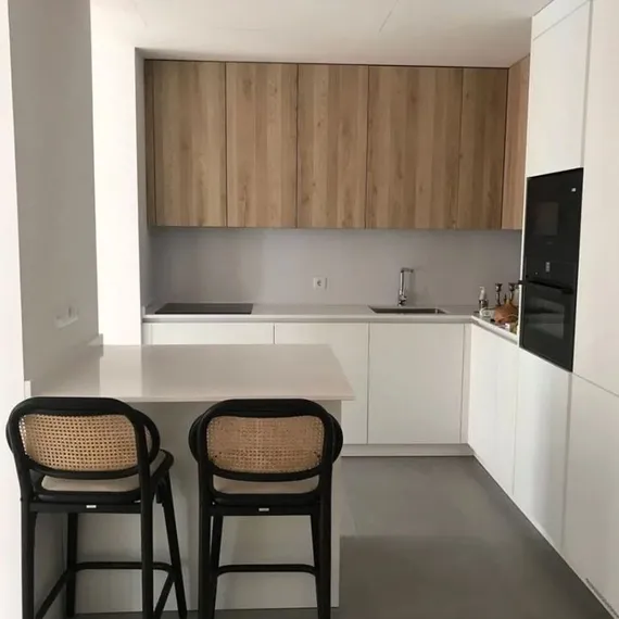 Полубарный стул Doriane черный