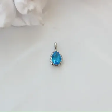 Подвеска Капля с ярко-голубым фианитом, 15*8 мм, родий, П416