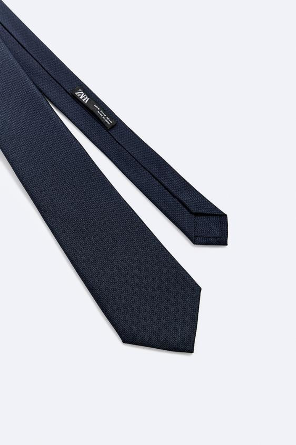 ZARA ГАЛСТУК ИЗ 100% ШЕЛКА С РЕЛЬЕФНЫМ УЗОРОМ, МОРСКОЙ СИНИЙ