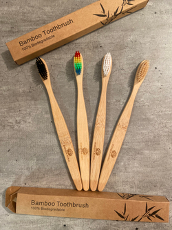Зубная щетка из бамбука, щетина с угольным напылением,bamboobrush, ​ 1 шт. (средняя жесткость), плоская ручка. цвета в ассортименте.