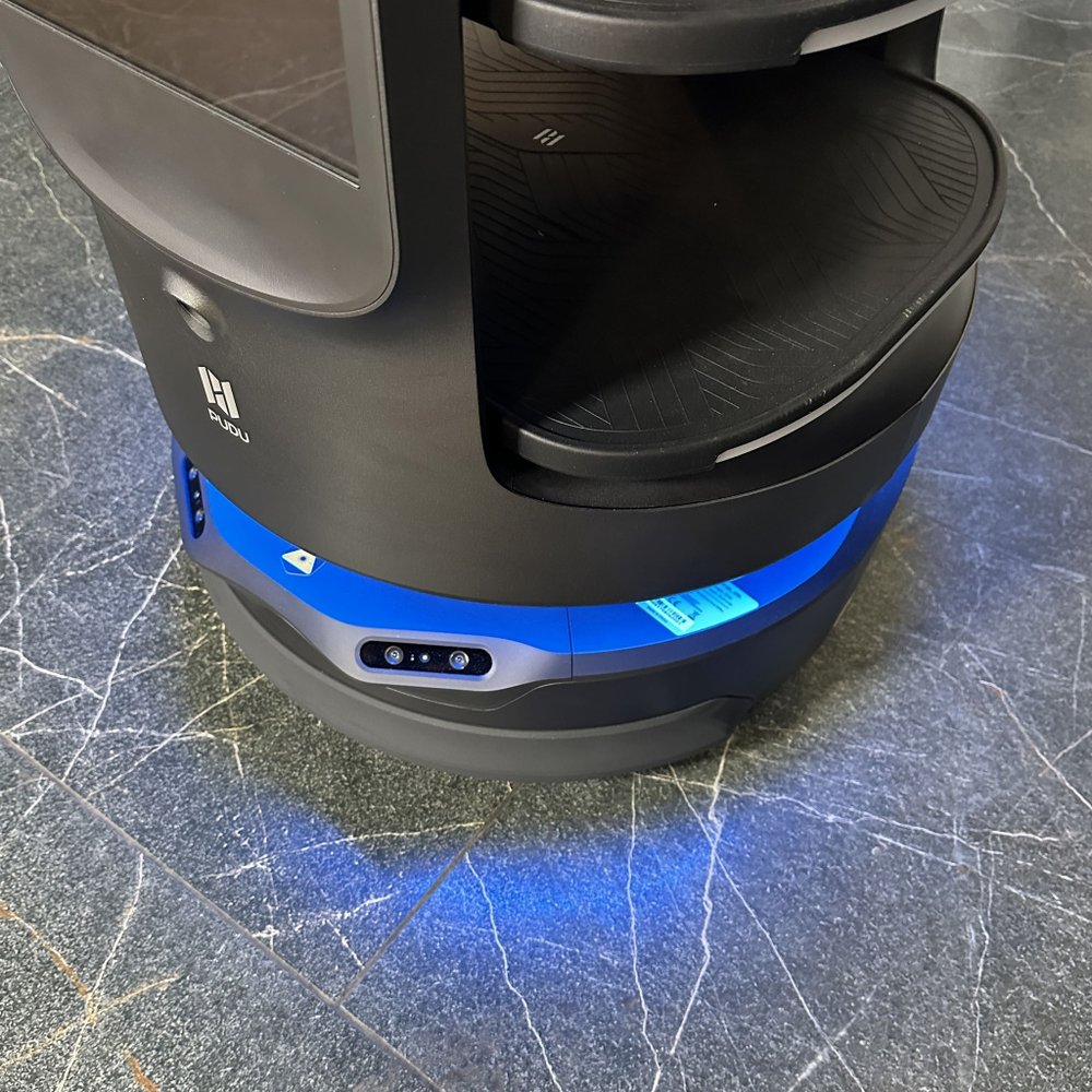 Робот официант PUDU «BellaBot Pro» выставочный экземпляр