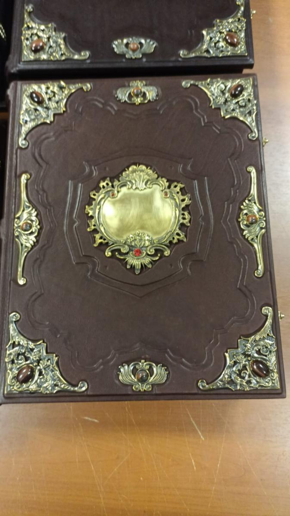 Подарочная родословная книга "Ювелирная" из натуральной кожи, с накладкой (бордовая)