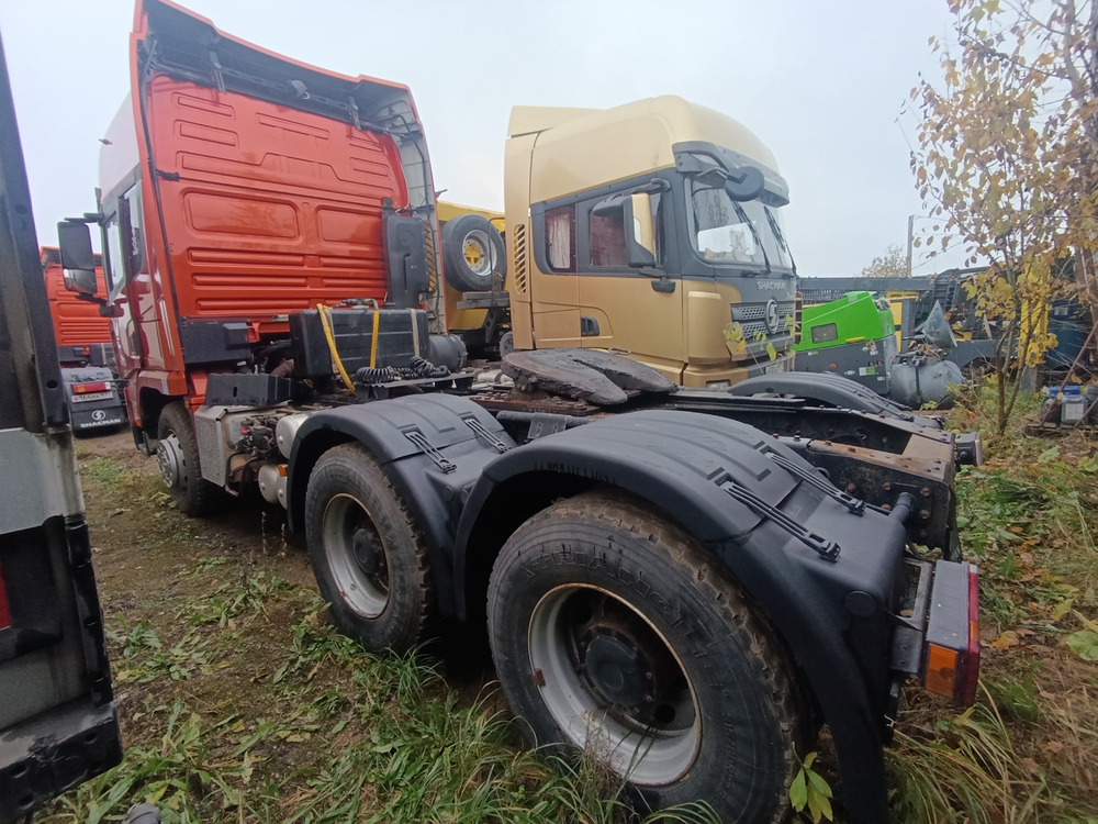 Shacman (Shaanxi) SX* 6x4 Седельный тягач SX42584V324 (Дизельный, 11,6 л, 423 л.с., МТ)