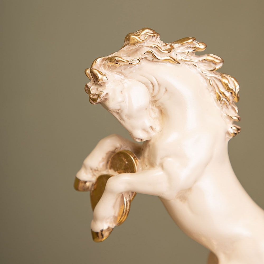 Скульптура Конь на шаре Айвори
