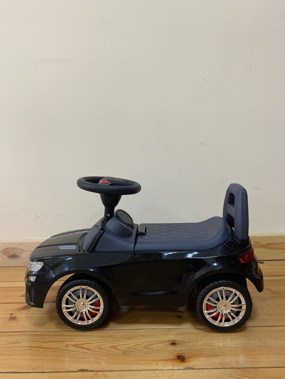 84613/Каталка-автомобиль "SuperCar" -6 со звуковым сигналом (чёрная)/5