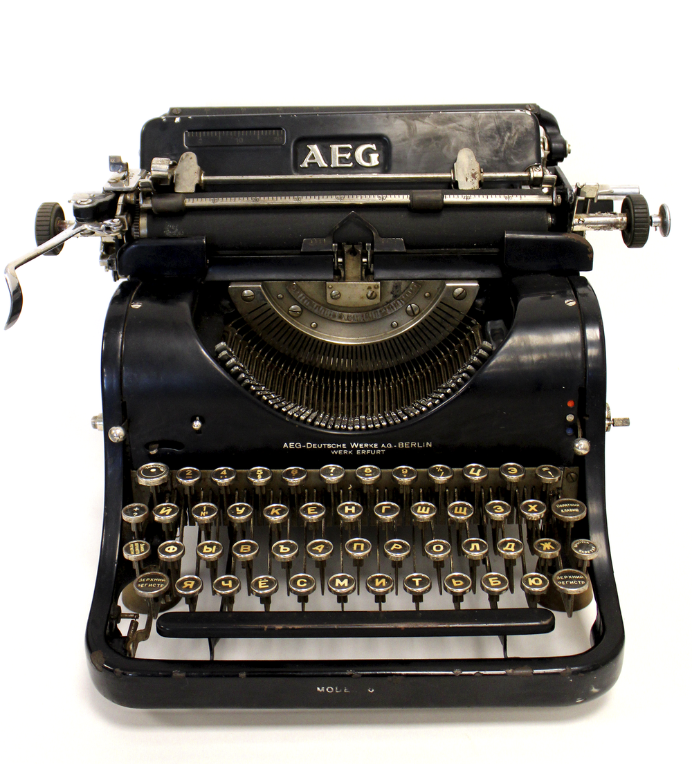 Канцелярская печатная пишущая машинка AEG . Германия. Редкость
