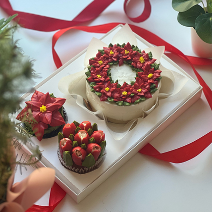 Набор чизкейк с пуансеттиями и 2 капкейка