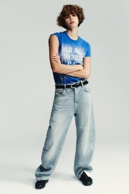 ZARA ДЖИНСЫ TRF OVERSIZE СО СМЕЩЕННЫМ ШВОМ И СРЕДНЕЙ ПОСАДКОЙ, СИНИЙ
