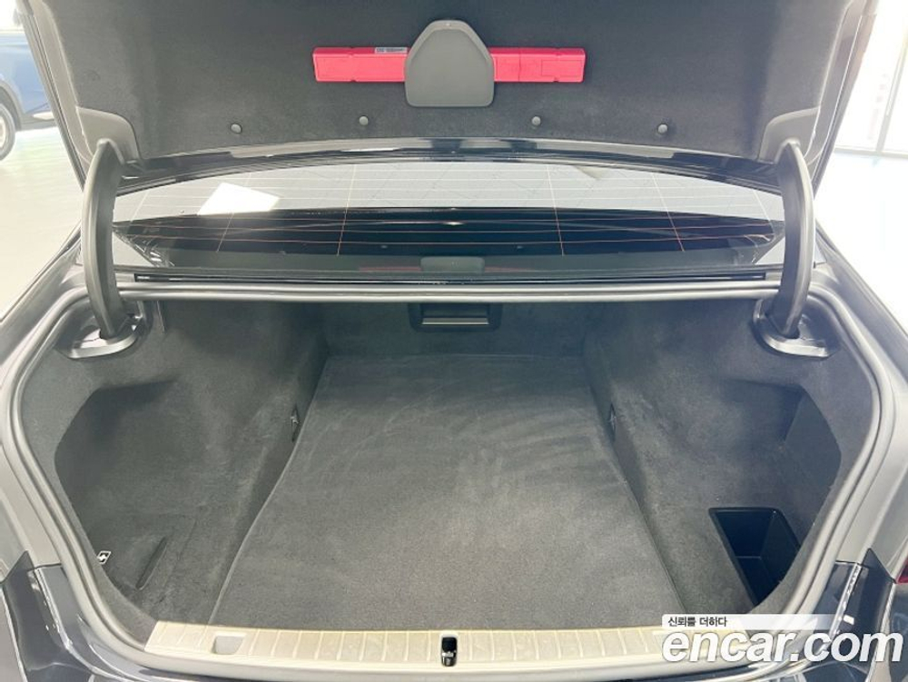 BMW 7 Series (G11) 740Li xDrive M Sports (06.2021)