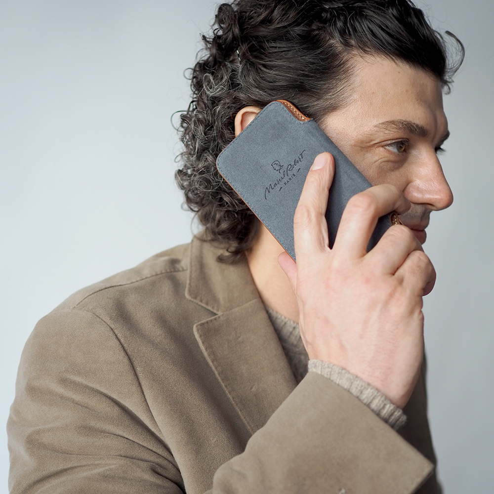 Чехол-книжка кожаная для iPhone 17, теленок цвета карамель