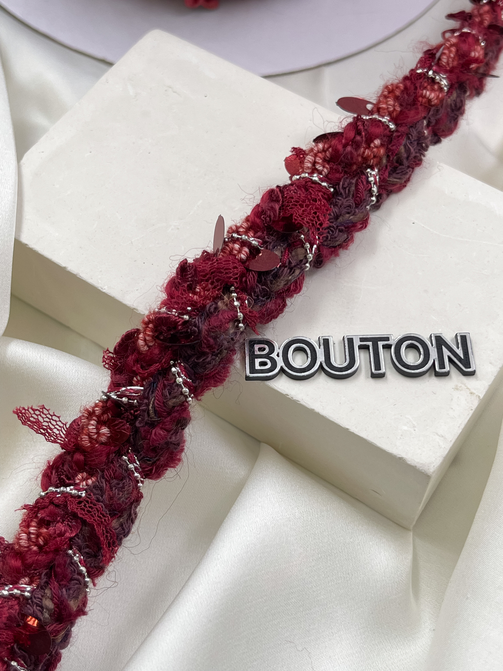 Тесьма плетеная с монилью и пайетками бордовая