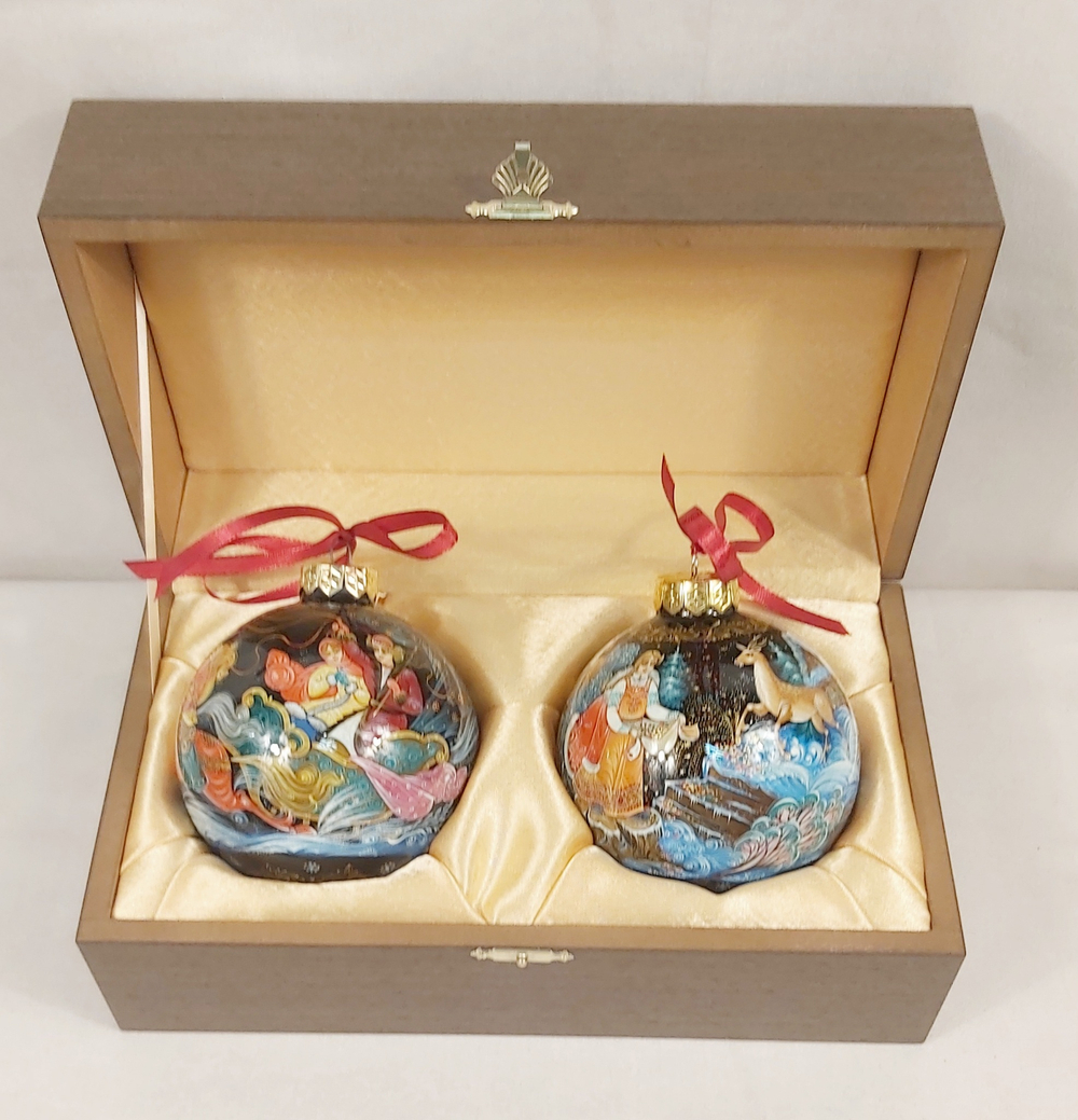 Набор новогодних шаров с ручной росписью "Тройка" и "Серебряное копытце"