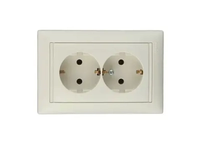 Розетка двойная с заземлением слоновая кость Legrand Valena 774370