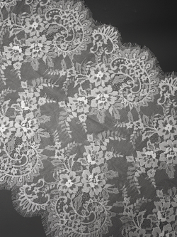 Кружево шантильи белое неэластичное ширина 45 см купон 2,9 м С БРАКОМ