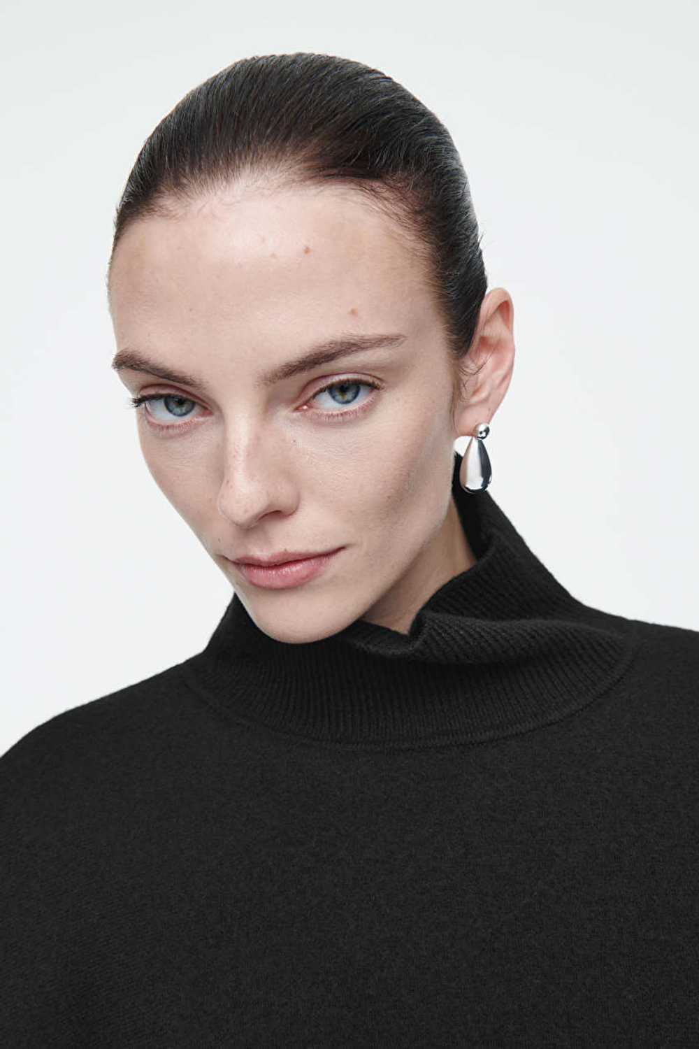 COS УКОРОЧЕННАЯ НАКИДКА ИЗ ШЕРСТИ, ЧЕРНЫЙ