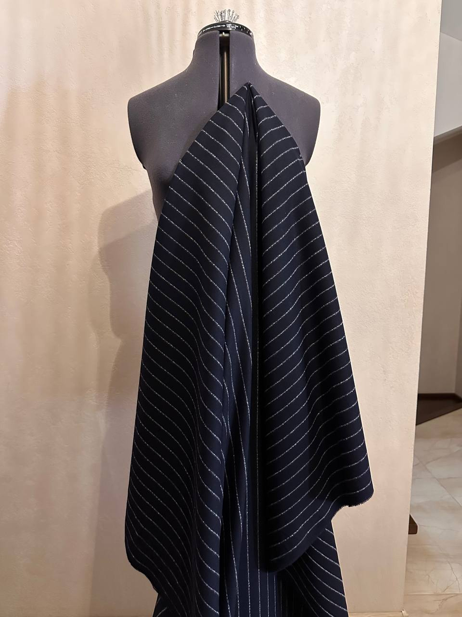 Плательно-костюмная смесовая фланель (Marzotto, 37%шерсть/25%пэ/25%вискоза/12%полиамид/1%эластан, Темно-синий фон/вертикальная белая полоска, 142, 232 гр/м2)