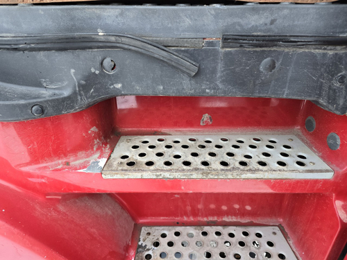 Корпус подножек правый