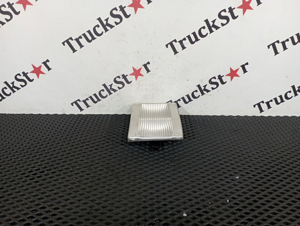 Плафон внутреннего освещения левый