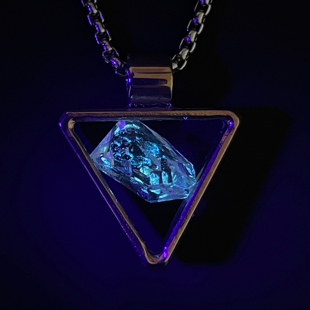 Подвеска с Петролеум кварцем