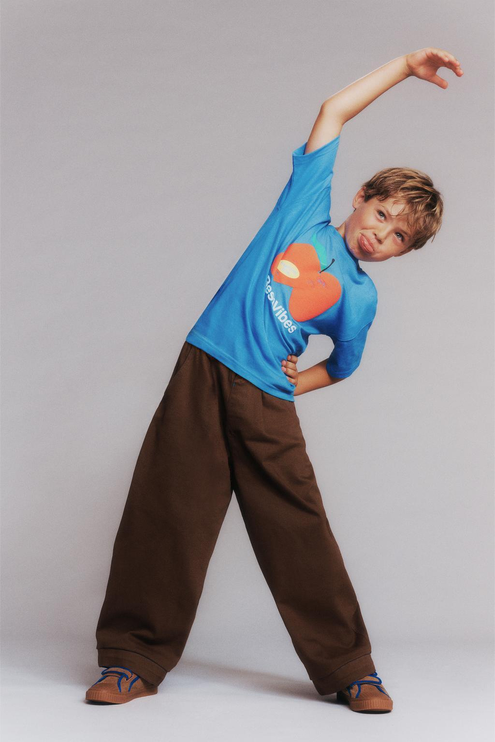 ZARA ФУТБОЛКА С РЕЛЬЕФНЫМ ПРИНТОМ «ЯБЛОКО», СИНИЙ