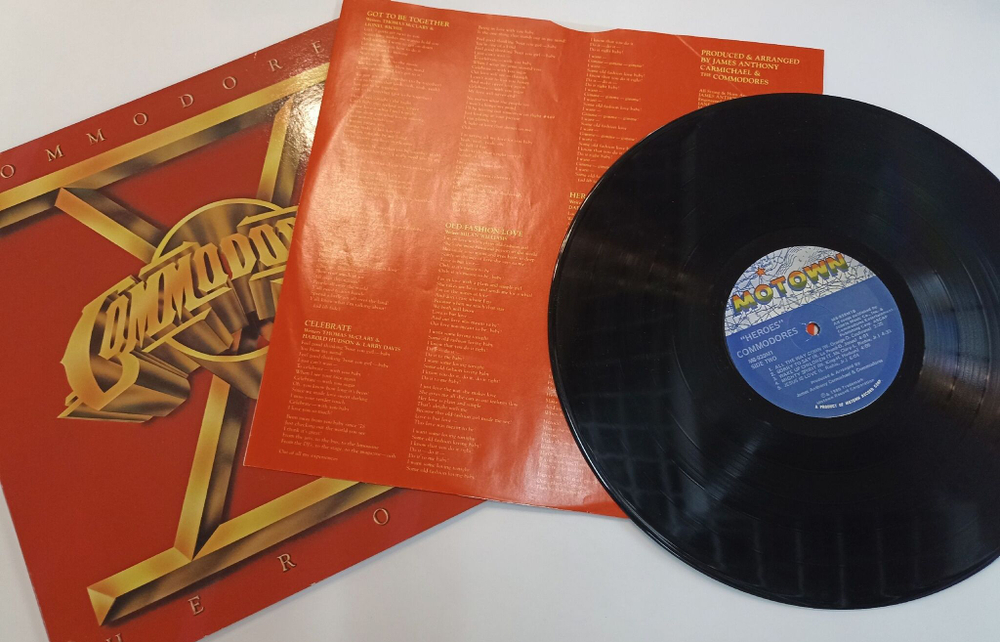 Винтажная виниловая пластинка LP Commodores Heroes (USA 1980)