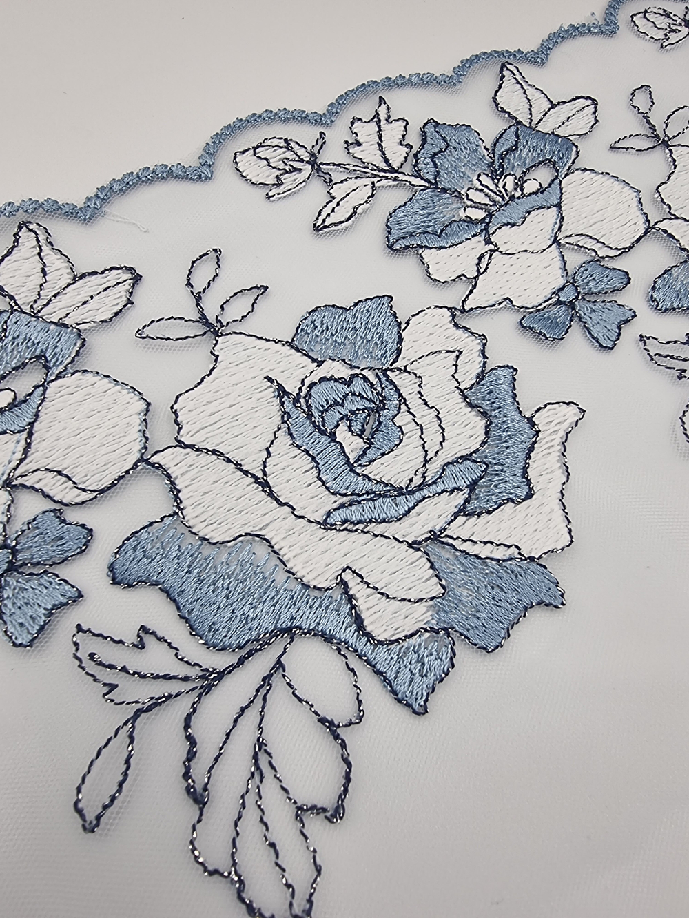 Вышивка на сетке голубой/серебро К790 левая 21 см