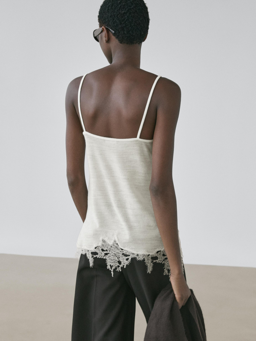 Massimo Dutti Топ в бельевом стиле с кружевом, натуральный/кремовый