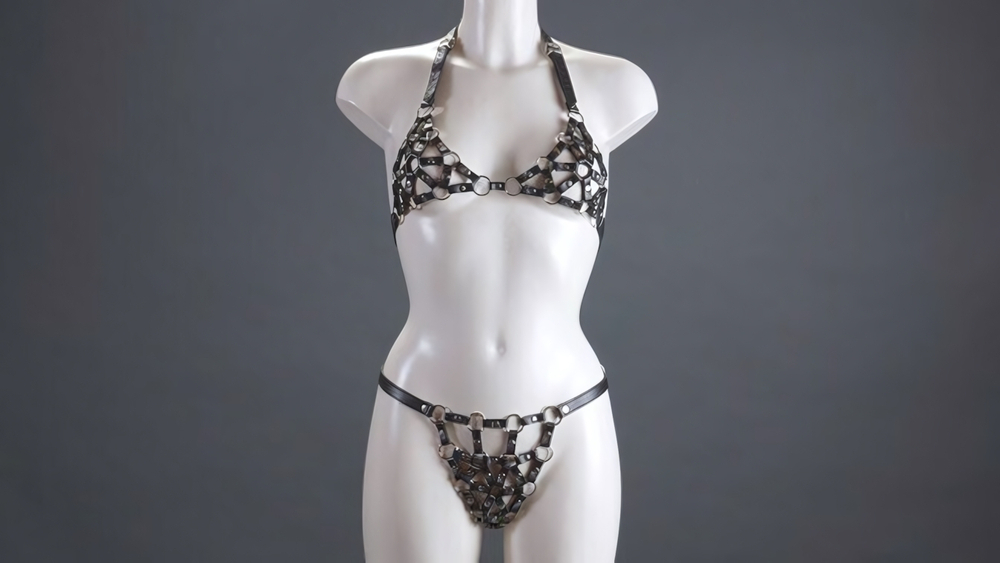 Кожаный женский комплект бикини из колец (Цвет: черный с серебряным)