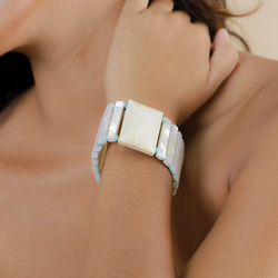 Браслет Nature Bijoux, Milos, стрейч, с перламутром, окрашенным говлитом и костью, NB26.1-13-44523 (