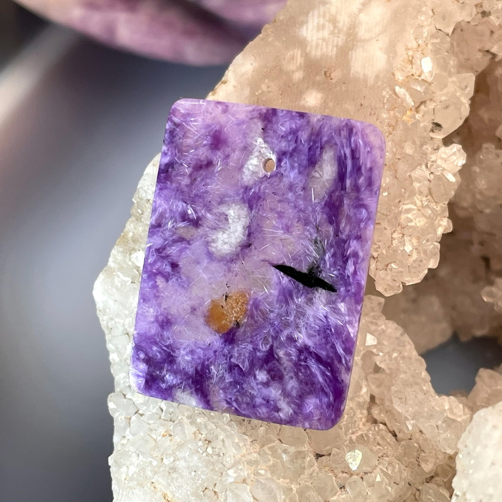 50498  Чароит Кабошон Кулон 20*27мм