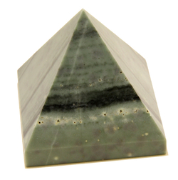 Пирамида из офиокальцита 60-60-60 мм вес 235гр